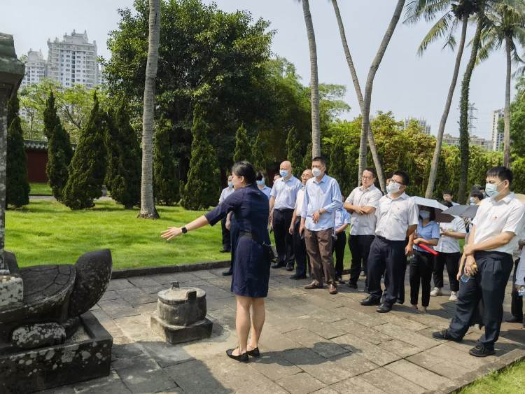传承海瑞精神 激荡清风正气——365英国在线体育开展“清廉国企 青廉有我”主题党日活动(图6)