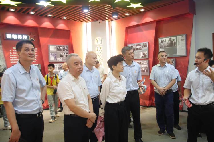 赓续红色基因 奋进时代征程 ——市国资委机关联合365英国在线体育开展主题党日暨清廉国企教育活动(图7)