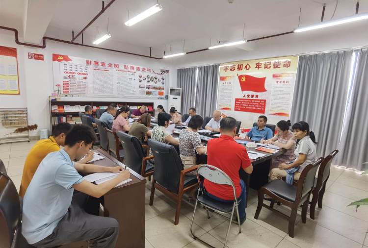 365英国在线体育召开支部党员大会集体学习暨进行预备党员转正(图2)
