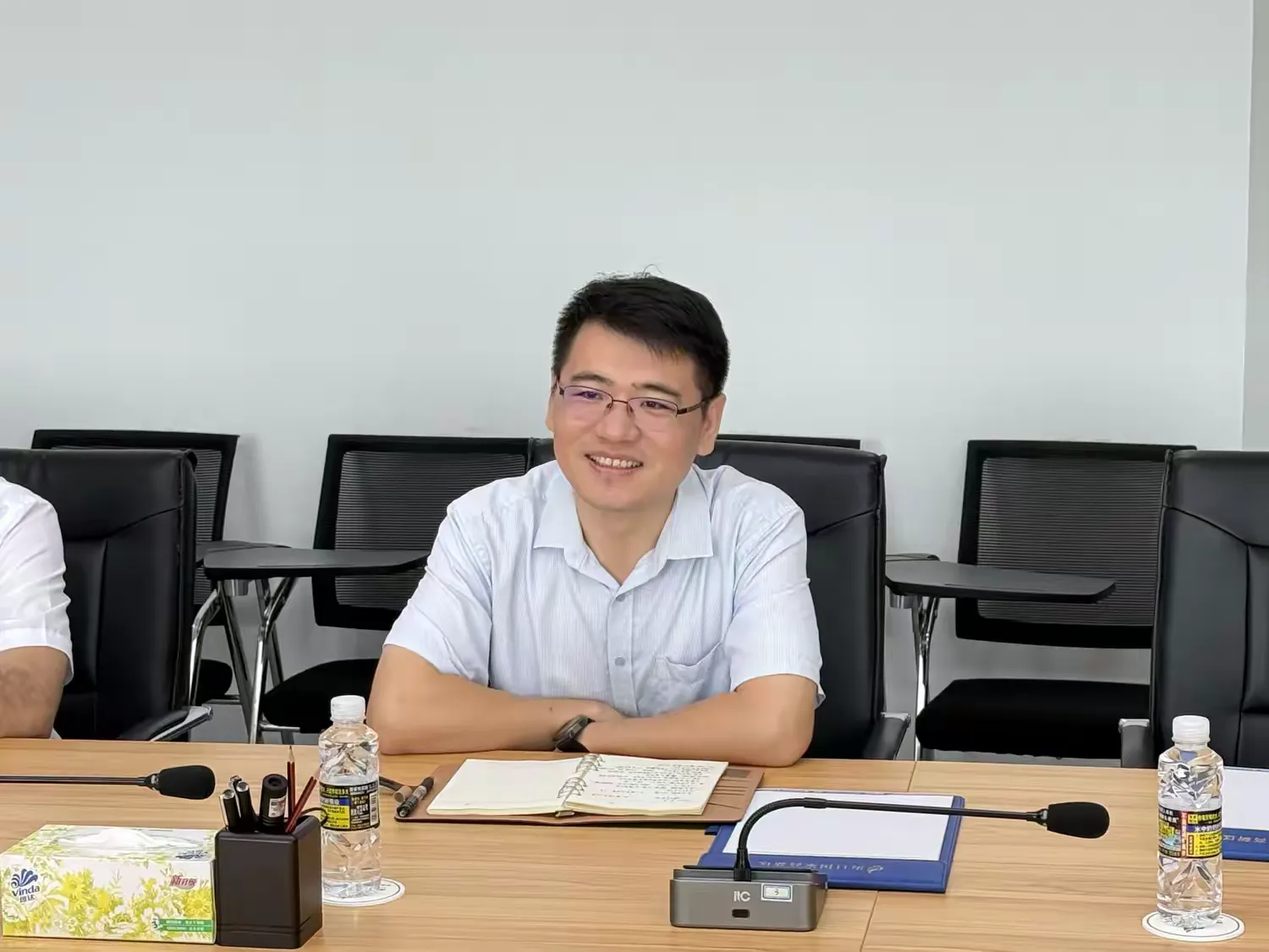 365英国在线体育与海口市高新区投资促进局开展招商联动座谈会(图2)
