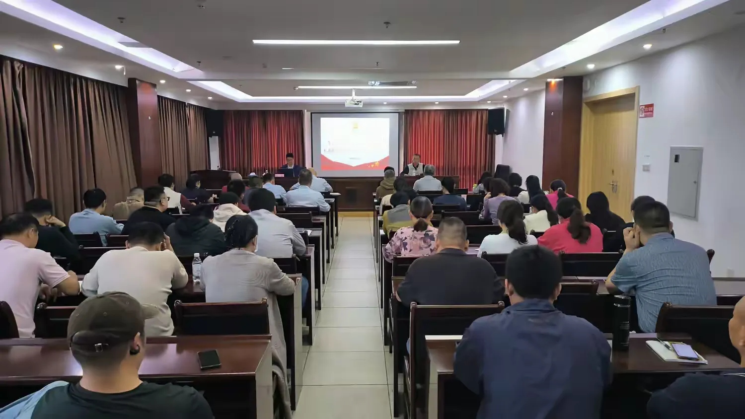 365英国在线体育召开学习贯彻党的二十届四中全会精神和海南自由贸易港封关政策专题宣讲会